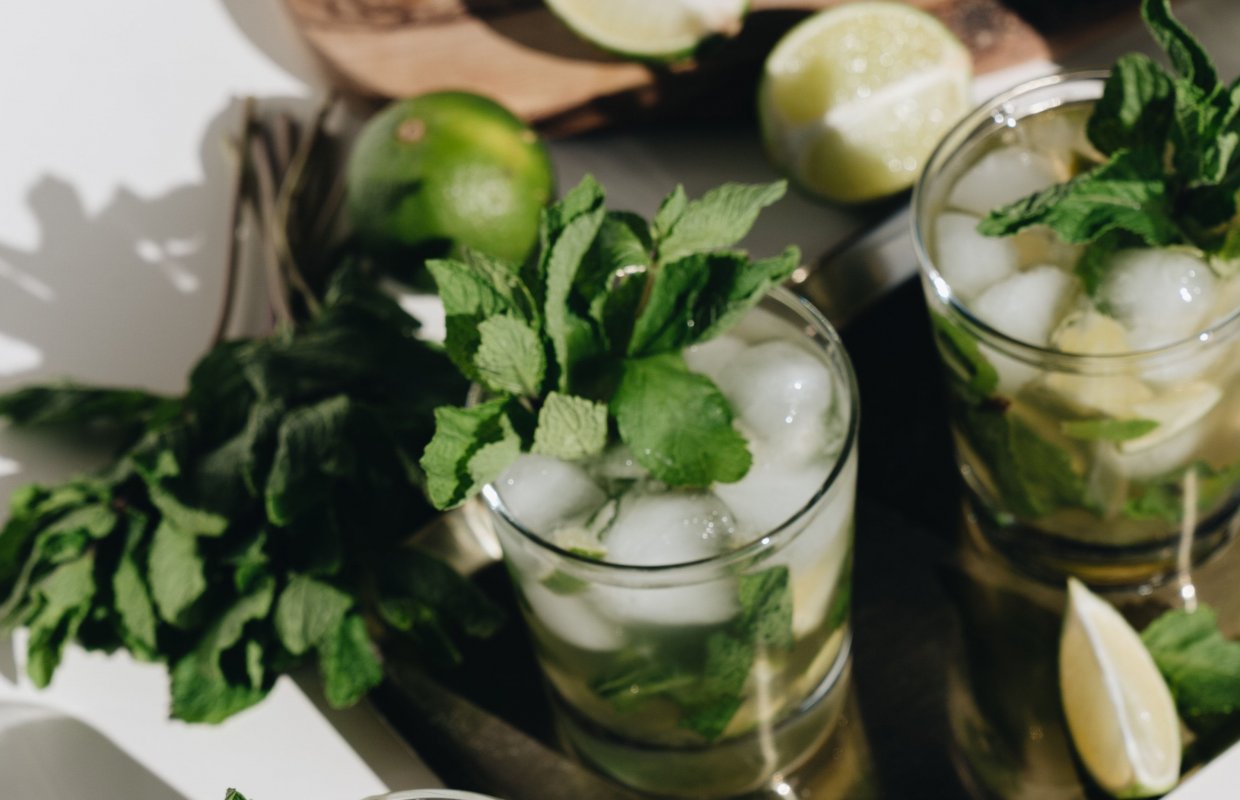 En nem og forfriskende Mojito opskrift til den varme sommer